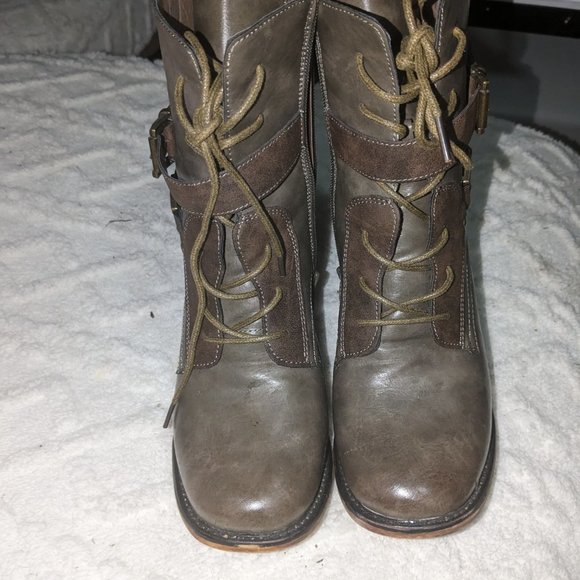 Boots - Picture 2 of 3